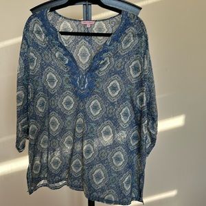 Sheer lightweight top. 2X